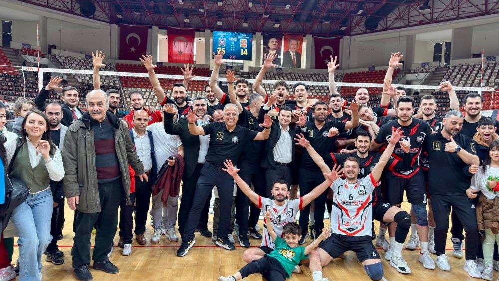 Gençlikspor Efeler Ligin’e göz kırptı