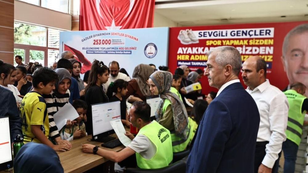 Şahinbey Belediyesi'nden öğrencilere karne hediyesi