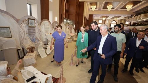  Şahinbey Belediyesi yaz okulu kursiyerlerinin el emeği sergisi açıldı