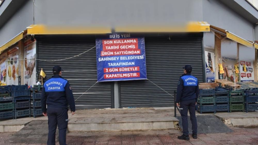 Şahinbey Belediyesi’nden tarihi geçmiş ürün satan markete kapatma cezası