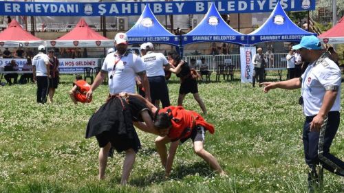 Şahinbey, Okul Sporları Aba Güreşi Türkiye Şampiyonası'na ev sahipliği yaptı