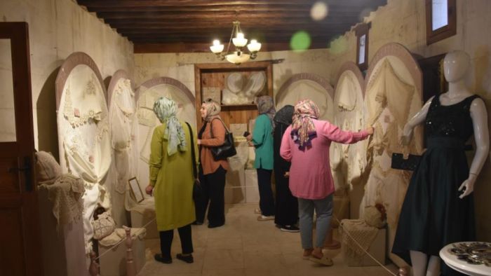 Şahinbeyli kadınların sergisi büyük ilgi görüyor