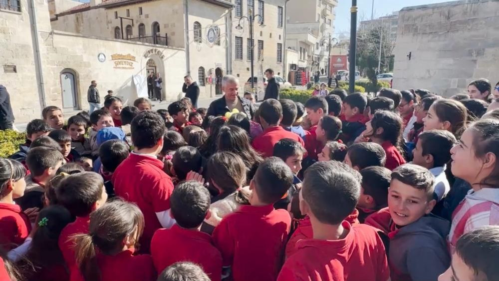 Şahinbey Belediyesi Sarıkayalı çocuklara unutamayacakları bir gün yaşattı