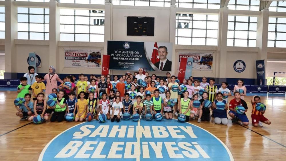 Başkan Tahmazoğlu: “Gençlerimiz en az bir branşta spor yapmalı”