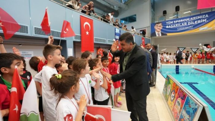 Alleben’deki çocuk yüzme şenliğine yoğun ilgi