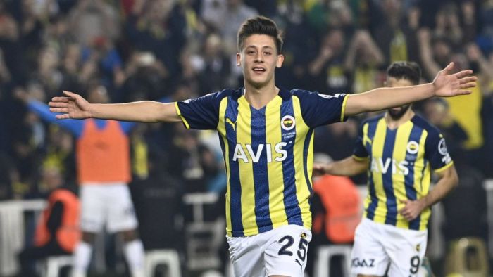 17 yaşındaki Arda Güler Fenerbahçe'yi Avrupa'da nasıl zirveye taşıdı?