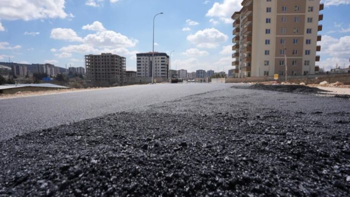 Umut Yılmaz, asfalt çalışmalarını yerinde inceledi