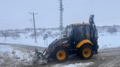 Gaziantep Büyükşehir'den köy yollarında yoğun karla mücadele
