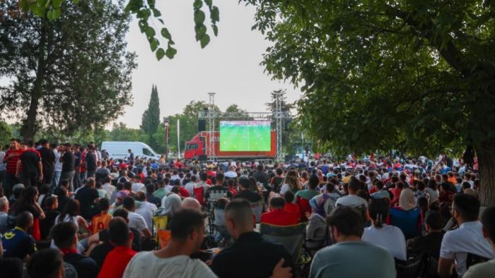 Büyükşehir çeyrek final yolunda millilerin yanında