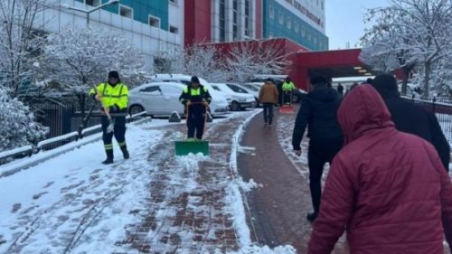 Şehitkamil'de kar ve buzlanmaya karşı kesintisiz mücadele