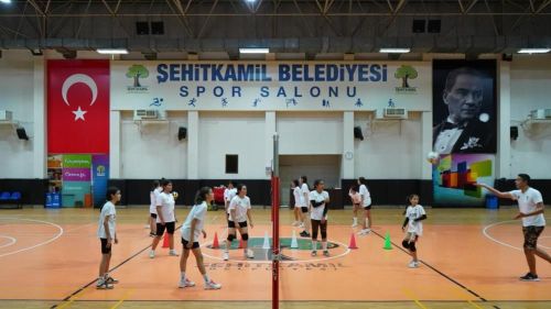 Şehitkamil yaz spor akademisinde 8 ayrı branşta eğitimler devam ediyor