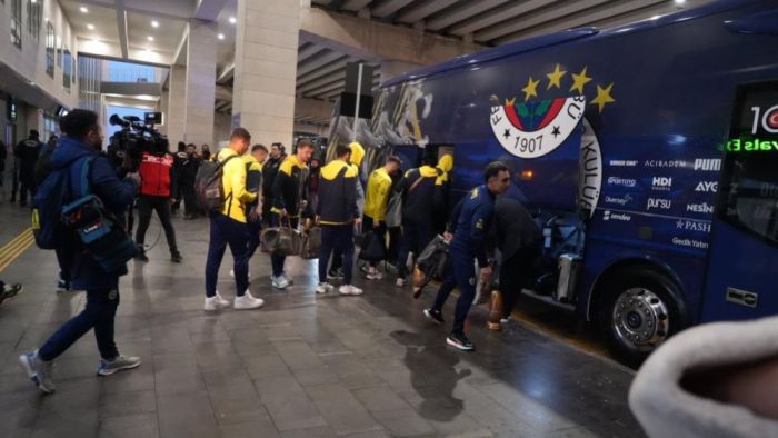 Fenerbahçe çiçeklerle karşılandı