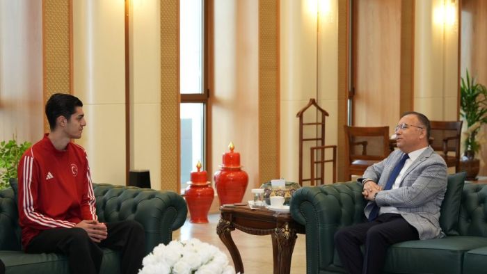 Avrupa Şampiyonu Çamoğlu’ndan Vali Çeber'e ziyaret