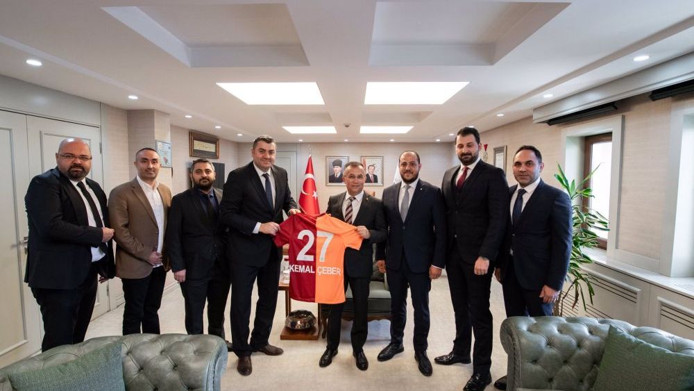 Galatasaraylı taraftarlar Vali Çeber'i ziyaret etti