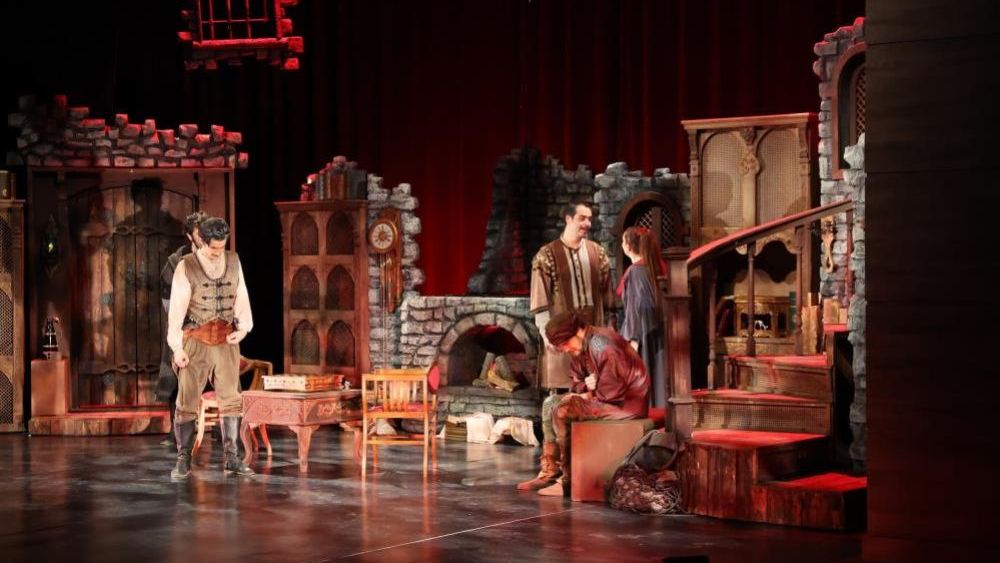 Büyükşehir Şehir Tiyatrosu’ndan unutulmaz prömiyer