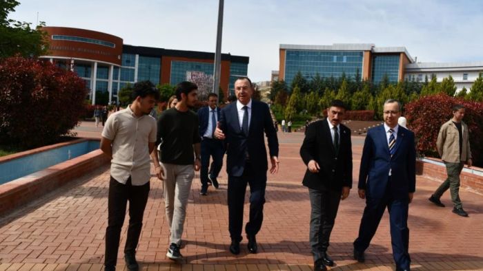 Gülsan Holding Yönetim Kurulu Başkanı Mustafa Topçuoğlu, Kilis’te Üniversitelilerle buluştu