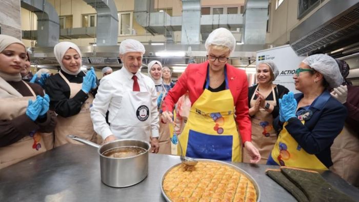 İsveç Büyükelçisi, Şahinbey Belediyesi aşevinde baklava açtı