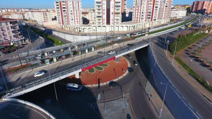  Gaziantep Büyükşehir, köprülü kavşak yatırımlarını kent genelinde sürdürüyor