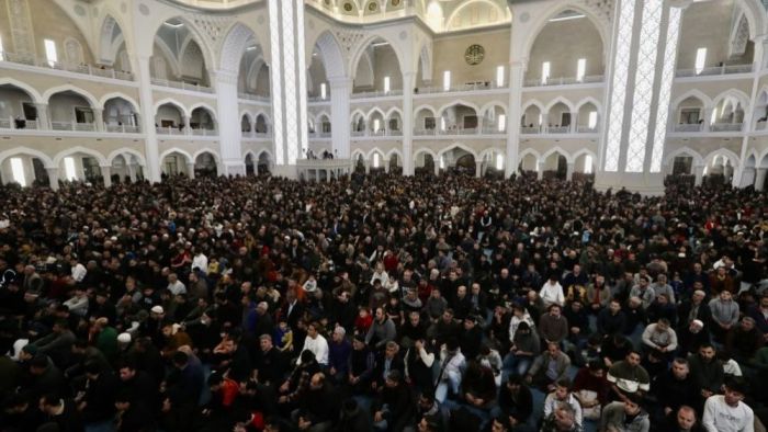 Berat Kandili’nde Şahinbey Millet Camii doldu taştı