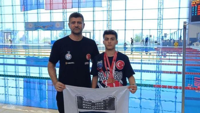 SANKO Okulları öğrencisi yüzmede Türkiye üçüncüsü oldu