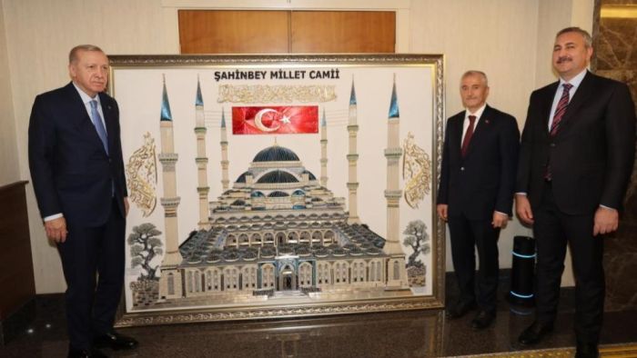 Cumhurbaşkanı Erdoğan’a Tahmazoğlu’ndan anlamlı hediye