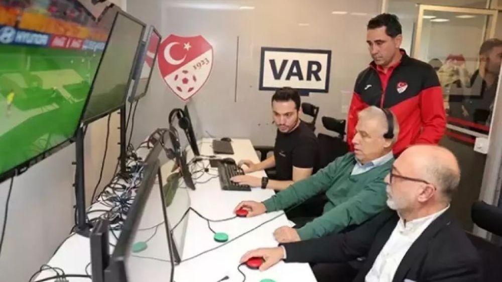 Süper Lig'de VAR devrimi : Yarı Otomatik Ofsayt Teknolojisi devreye giriyor