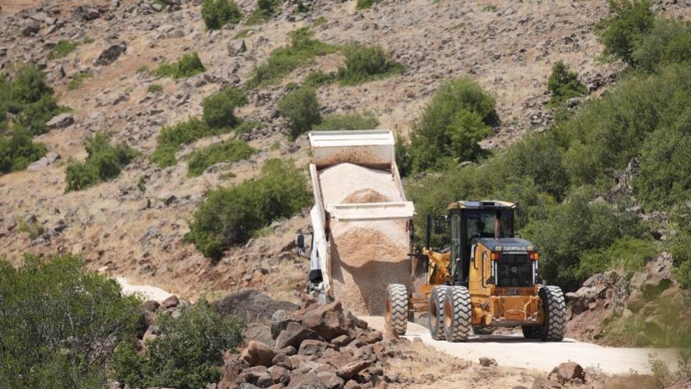 Yalangoz Mahallesi yıllardır beklediği yola kavuştu
