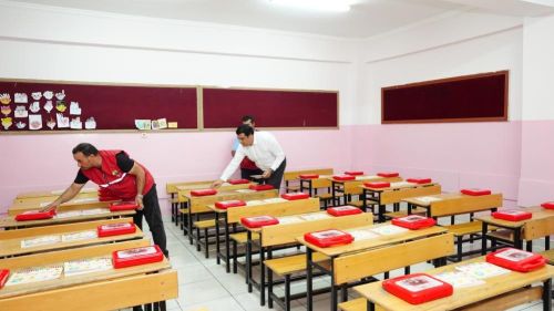 Umut Yılmaz’dan eğitime bir destek daha.. 100 bin öğrenciye kırtasiye seti