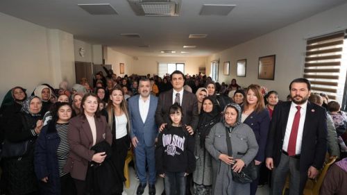 Umut  Yılmaz Karşıyaka’da kadınlarla buluştu