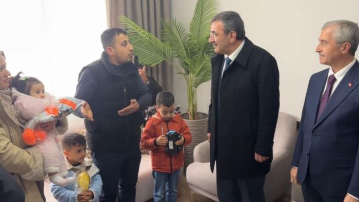 Cevdet Yılmaz, Şahinbey'in konutlarını inceledi