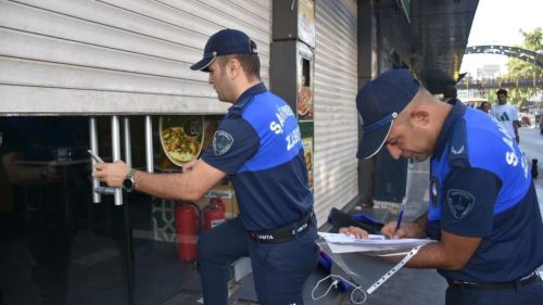 Şahinbey'de tarihi geçmiş ürün kullanan dürümcüye kapatma cezası